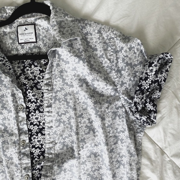 Denim & Flower Other - Denim &Flower shortsleeved shirt